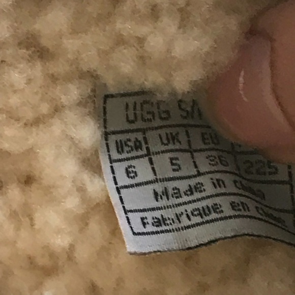 UGG Woman’s CLASSIC MINI II BOOT - Picture 8 of 8